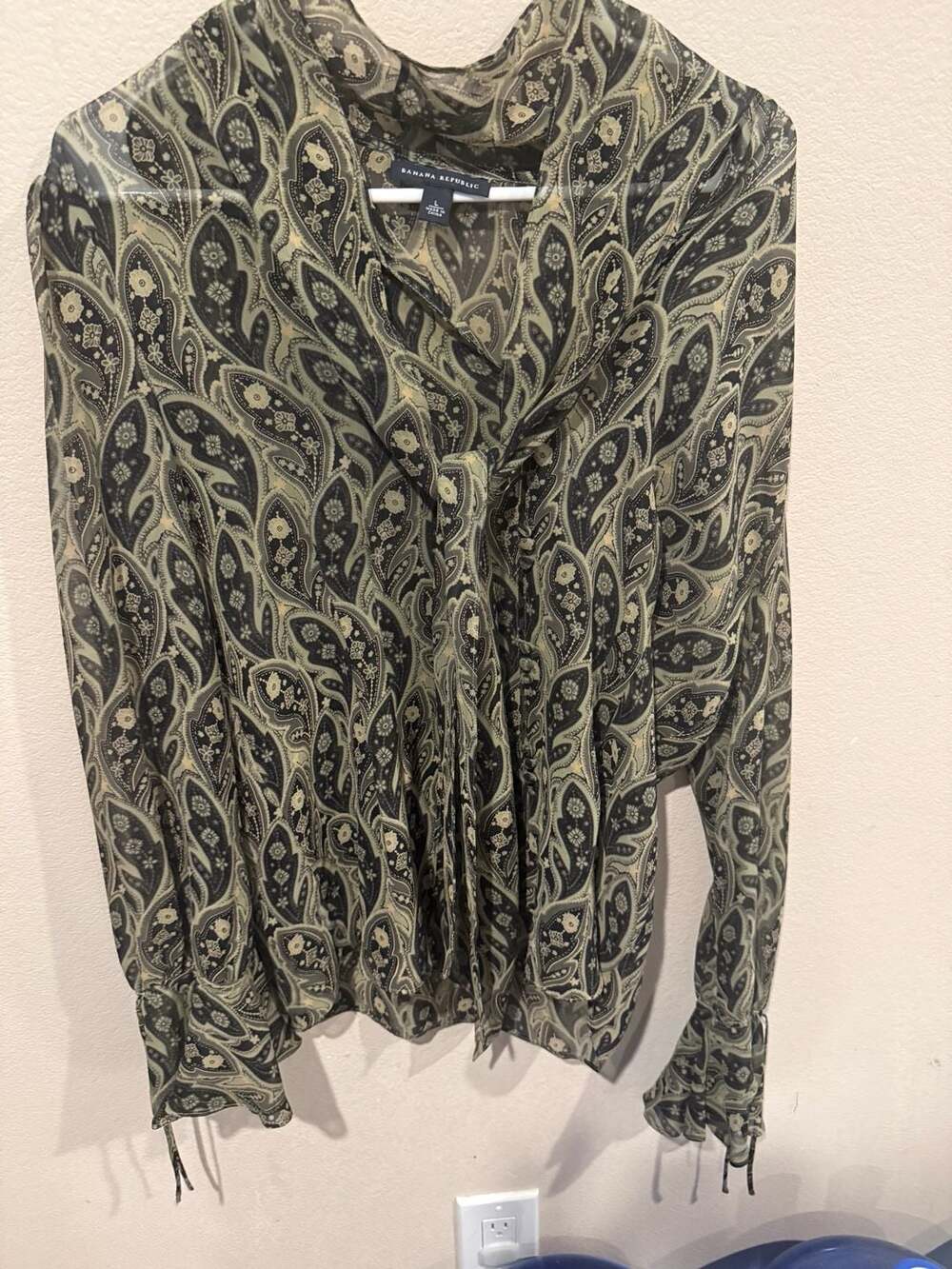 Silk Paisley AOP Vintage Sheer  Banana Republic Blouse Sz.L - Picture 2 of 9